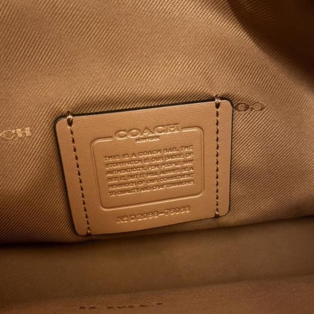 Stunning COACH EDIE Enbossed and Rivets Shoulder Bag - Picture 5 of 8